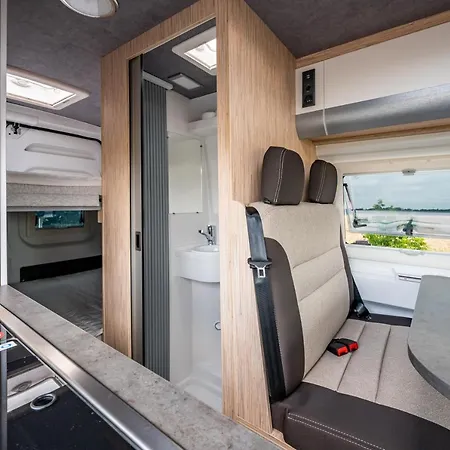 Campiri Base - Motorhome & Rvs Company Hotel en barco